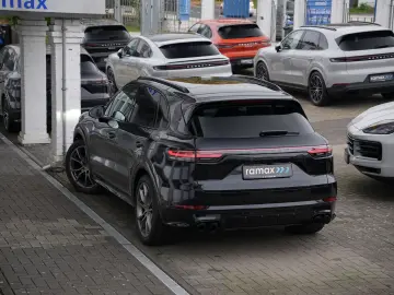 PORSCHE Cayenne E-Hybrid SPORTDESIGN-LUFTF-PANO-HUD-VOLL