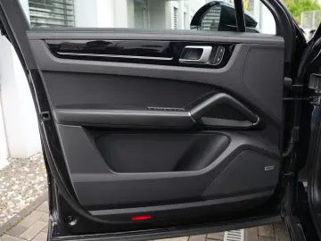 PORSCHE Cayenne E-Hybrid SPORTDESIGN-LUFTF-PANO-HUD-VOLL