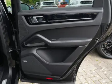 PORSCHE Cayenne E-Hybrid SPORTDESIGN-LUFTF-PANO-HUD-VOLL