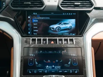 LAMBORGHINI Urus S Pano B&O Carbon Service NEU