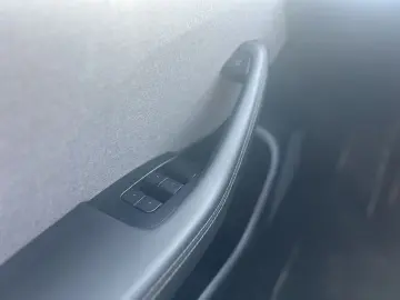 TESLA Model 3 325 PS Klima Navi Leder Sitzh Pano-D AHK