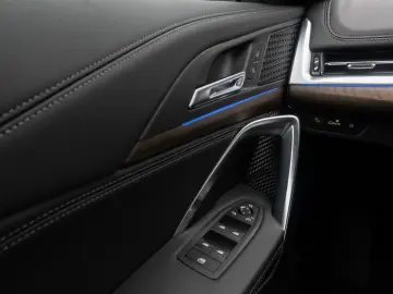 BMW iX1 xD30 M Sport HUD DAB AHK 360  CockpitPro 18