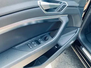 AUDI e-tron 55 Quat S LINE LUFT LED NAVI SHZ KAM B&O
