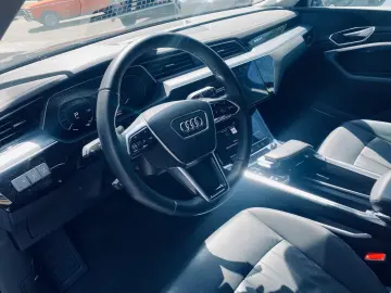 AUDI e-tron 55 Quat S LINE LUFT LED NAVI SHZ KAM B&O