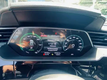 AUDI e-tron 55 Quat S LINE LUFT LED NAVI SHZ KAM B&O