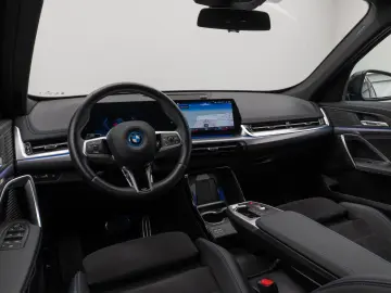 BMW iX1 xD30 M Sport Kamera DAB DrivAssist Komfort