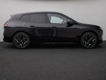 BMW iX M60 Panorama 360 Laser B&W SoftCl Massage 22