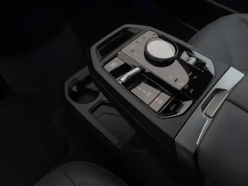BMW iX M60 Panorama 360 Laser B&W SoftCl Massage 22