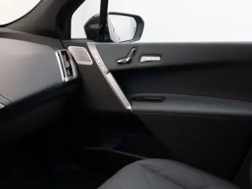 BMW iX M60 Panorama 360 Laser B&W SoftCl Massage 22