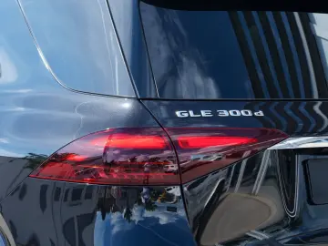 MERCEDES-BENZ GLE 300 d 4M 3xAMG 7-SITZE 360  AIRMAT…
