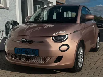 FIAT 500e  Große Batterie Carplay Schnellladefunktion