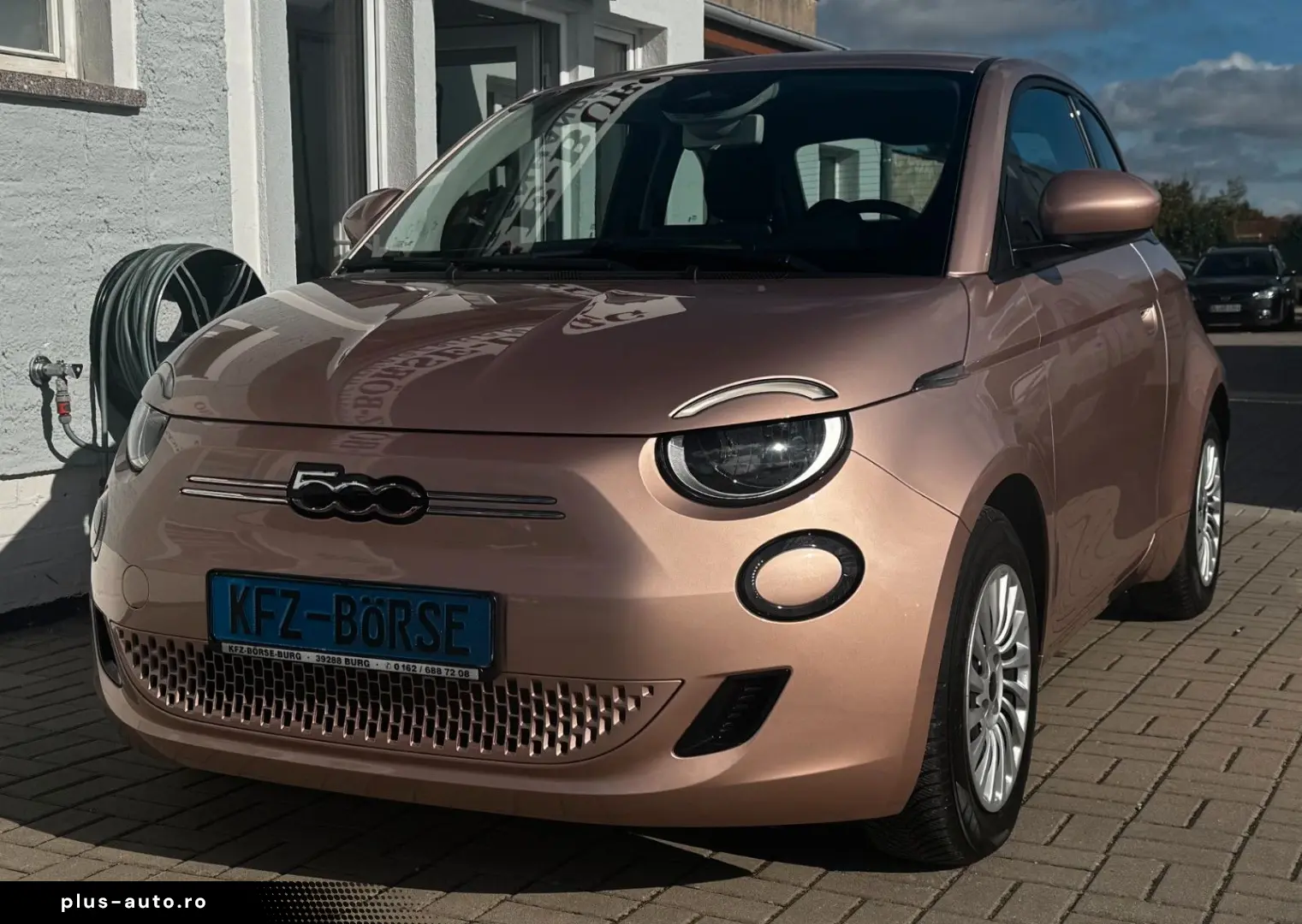 FIAT 500e  Große Batterie Carplay Schnellladefunktion