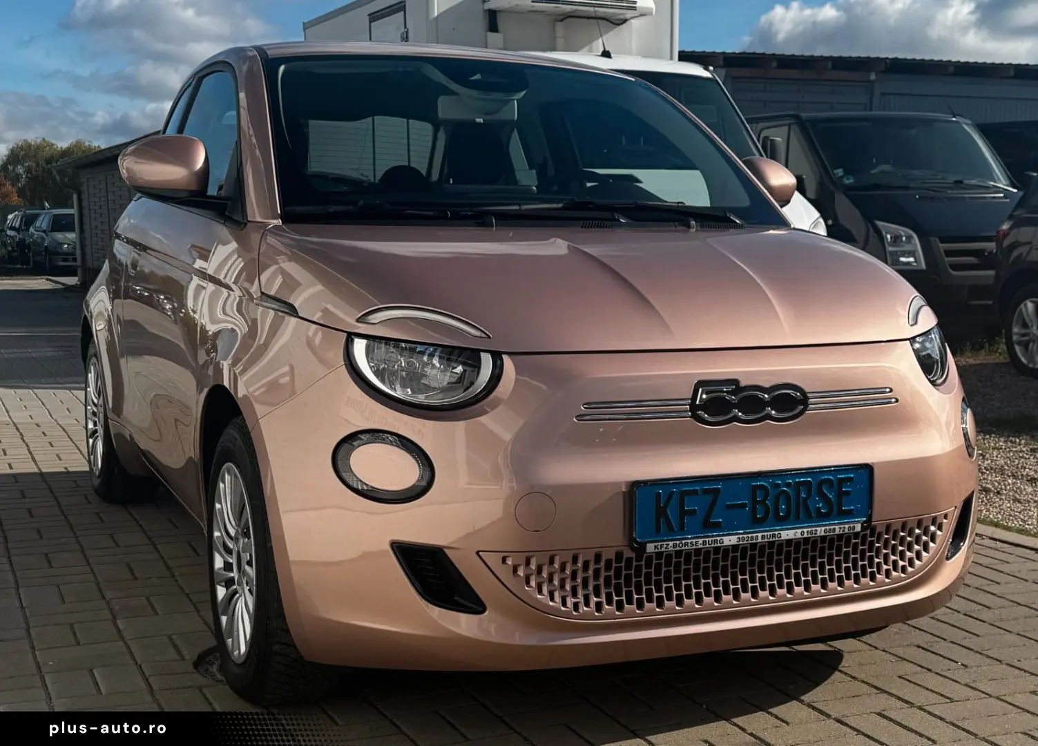 FIAT 500e  Große Batterie Carplay Schnellladefunktion