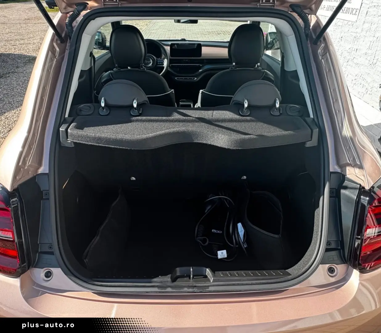 FIAT 500e  Große Batterie Carplay Schnellladefunktion