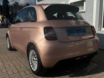 FIAT 500e  Große Batterie Carplay Schnellladefunktion