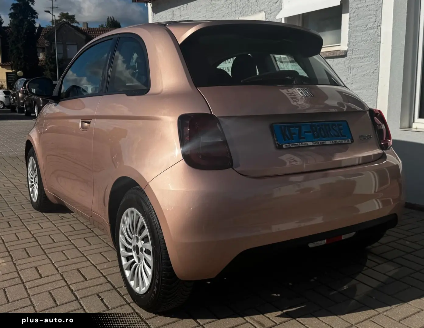 FIAT 500e  Große Batterie Carplay Schnellladefunktion