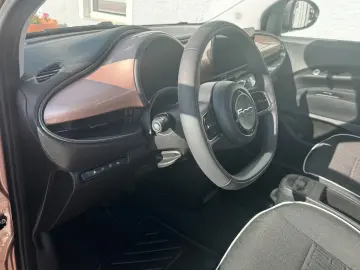 FIAT 500e  Große Batterie Carplay Schnellladefunktion