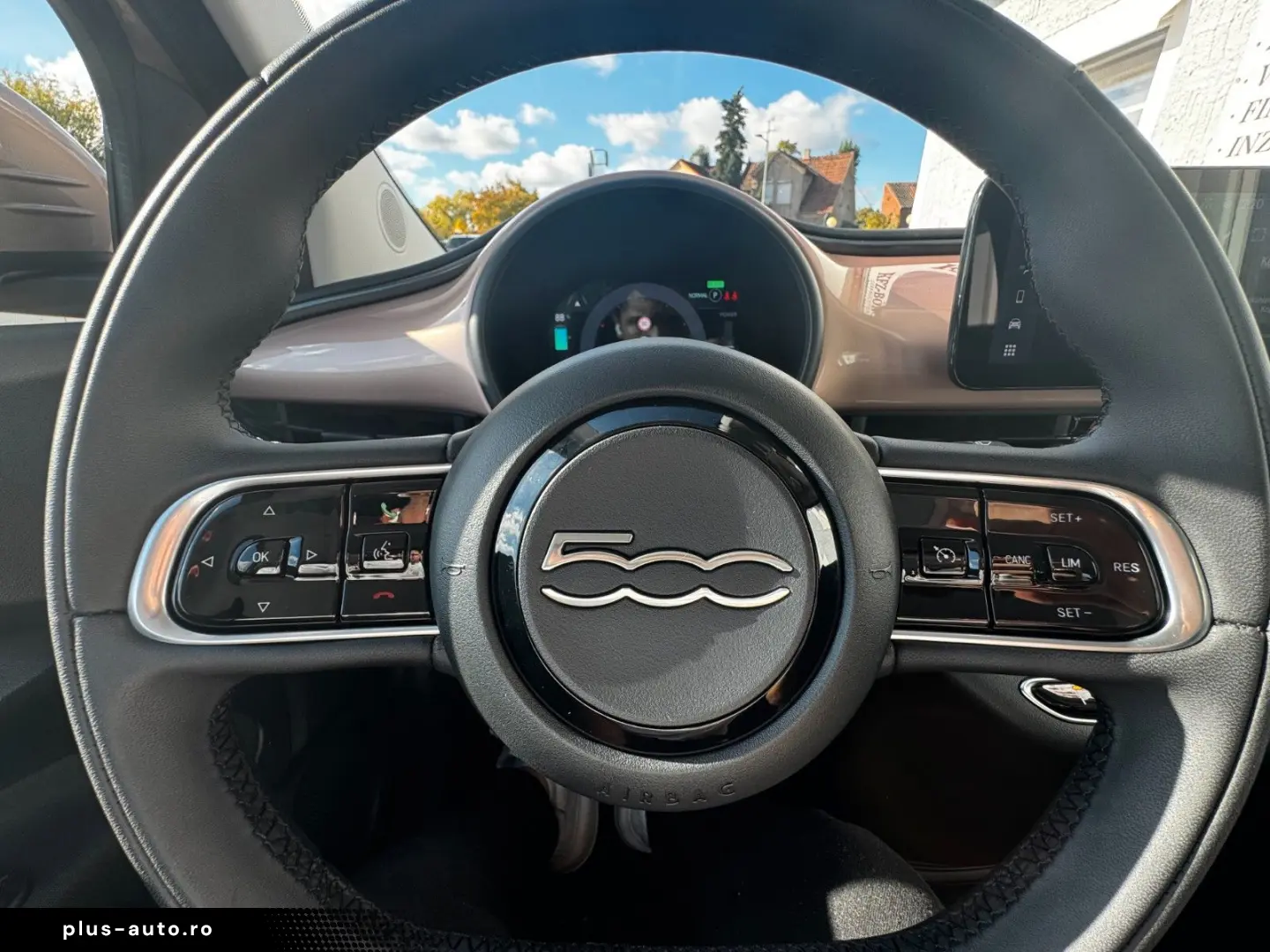 FIAT 500e  Große Batterie Carplay Schnellladefunktion