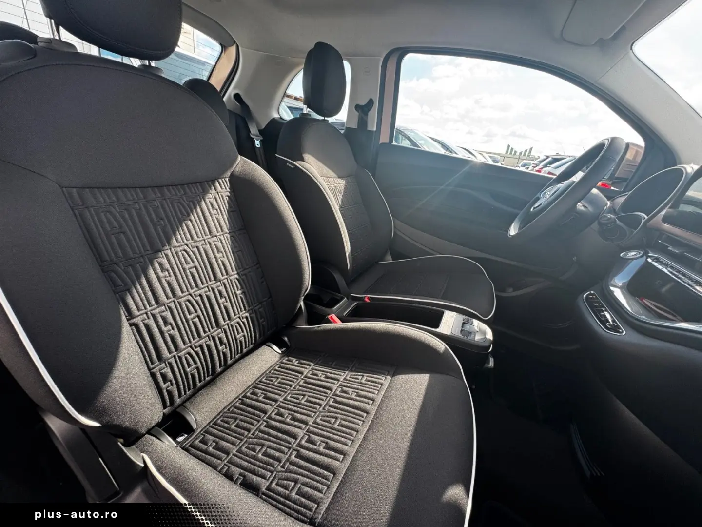 FIAT 500e  Große Batterie Carplay Schnellladefunktion