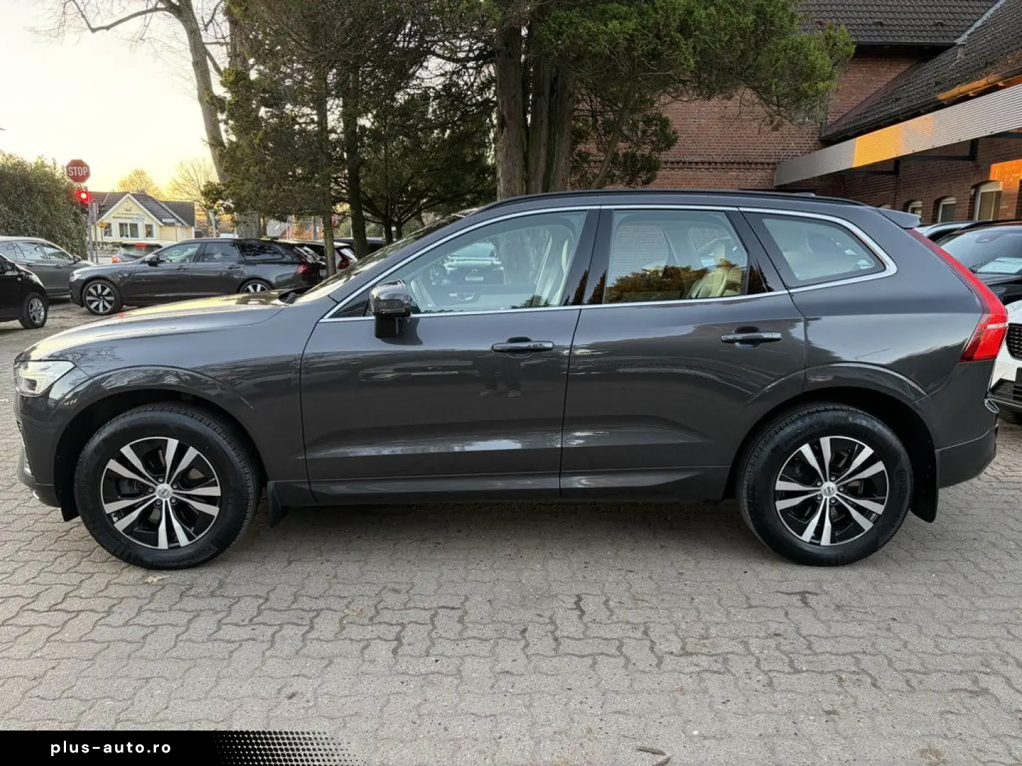 VOLVO XC60 B4 AWD Momentum Pro LEDER   GOOGLE MAPS   K