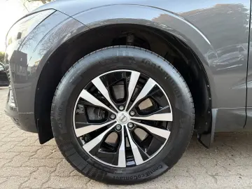 VOLVO XC60 B4 AWD Momentum Pro LEDER   GOOGLE MAPS   K