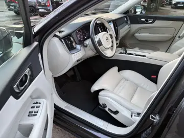 VOLVO XC60 B4 AWD Momentum Pro LEDER   GOOGLE MAPS   K