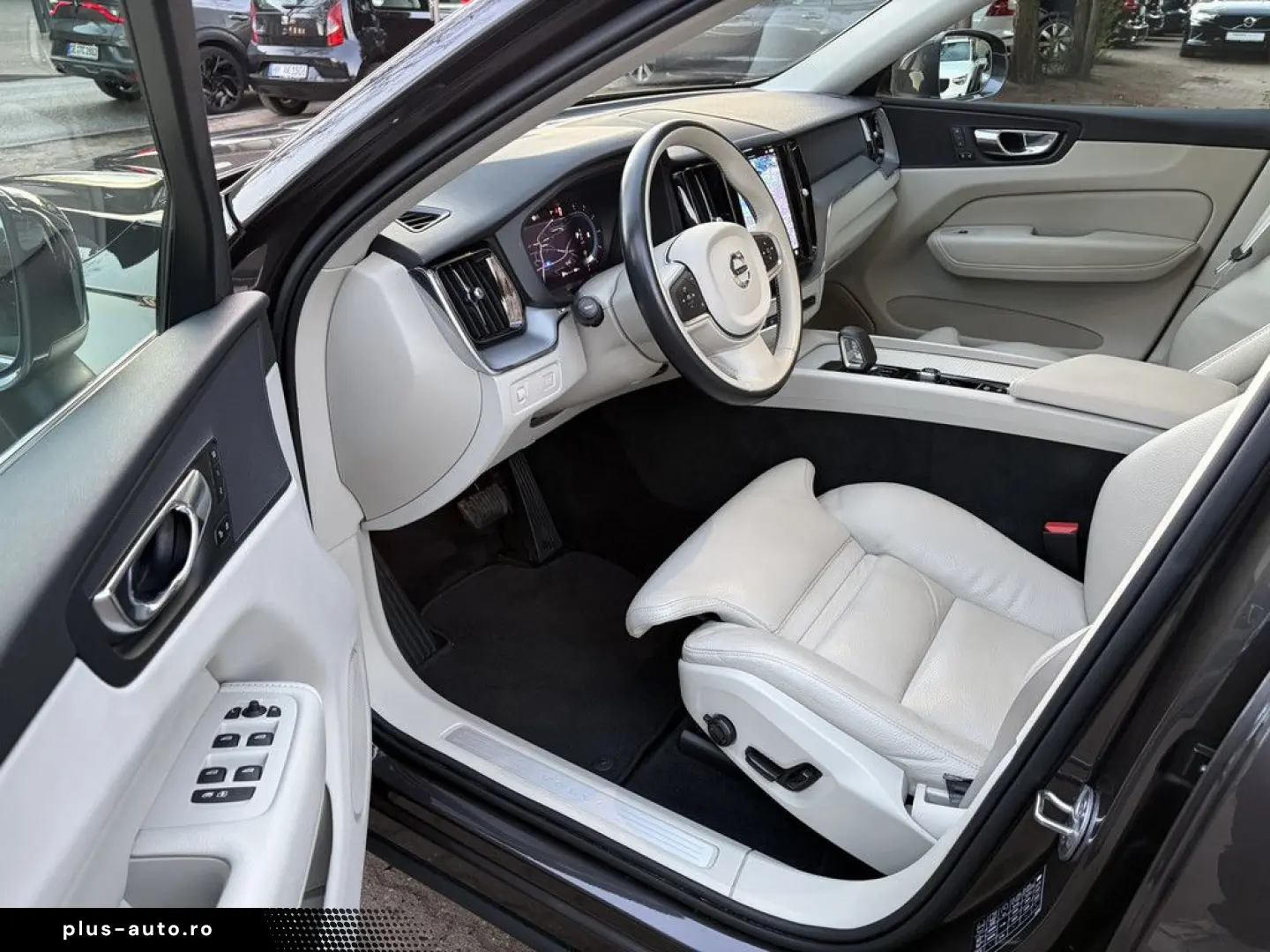 VOLVO XC60 B4 AWD Momentum Pro LEDER   GOOGLE MAPS   K