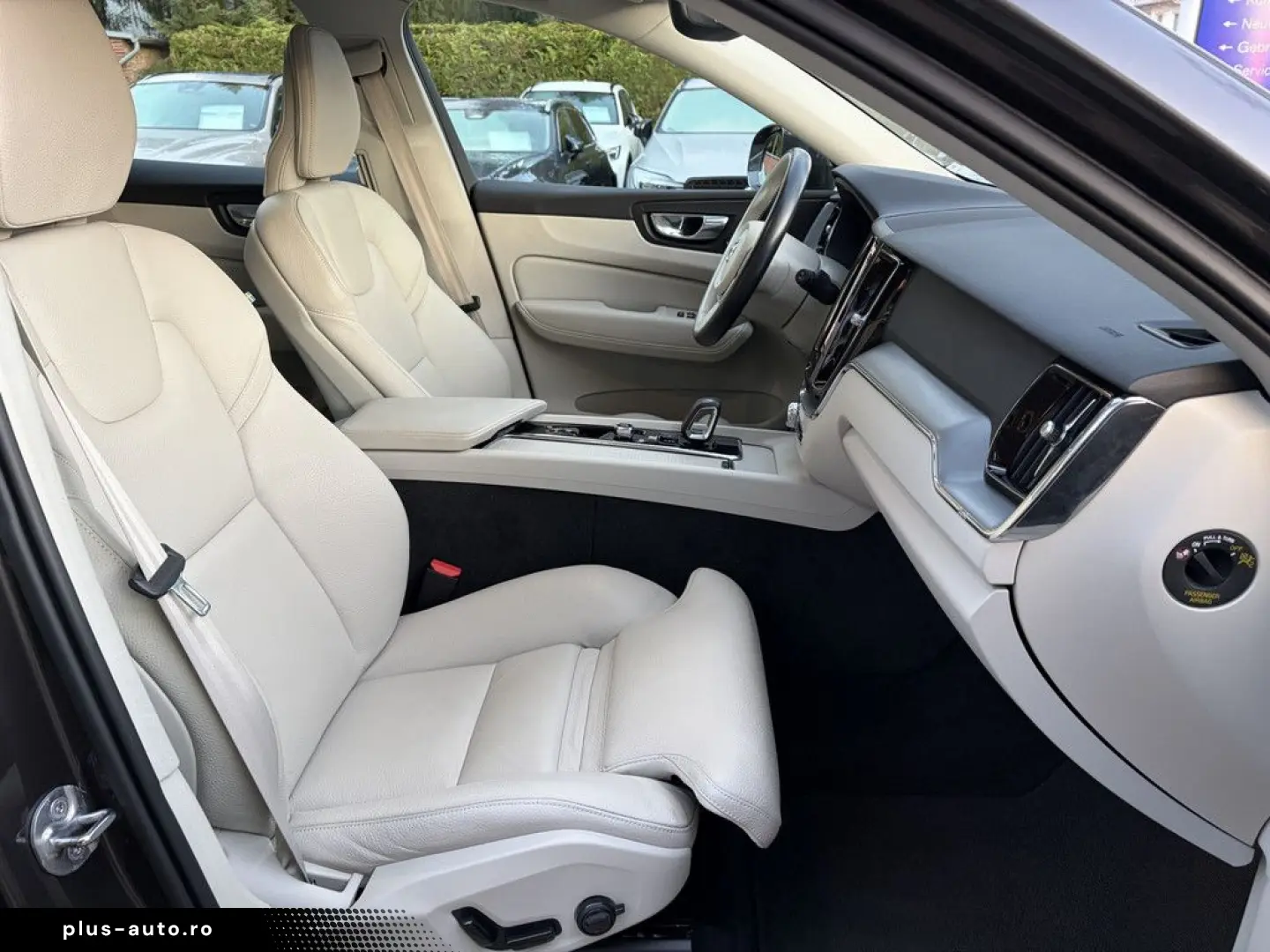 VOLVO XC60 B4 AWD Momentum Pro LEDER   GOOGLE MAPS   K