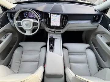 VOLVO XC60 B4 AWD Momentum Pro LEDER   GOOGLE MAPS   K