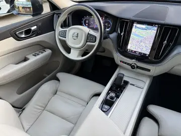 VOLVO XC60 B4 AWD Momentum Pro LEDER   GOOGLE MAPS   K