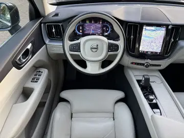 VOLVO XC60 B4 AWD Momentum Pro LEDER   GOOGLE MAPS   K