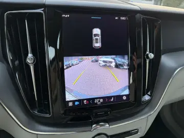 VOLVO XC60 B4 AWD Momentum Pro LEDER   GOOGLE MAPS   K