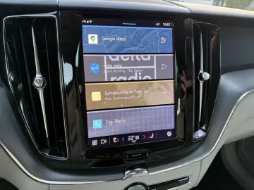 VOLVO XC60 B4 AWD Momentum Pro LEDER   GOOGLE MAPS   K