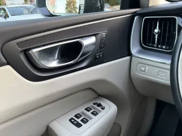 VOLVO XC60 B4 AWD Momentum Pro LEDER   GOOGLE MAPS   K