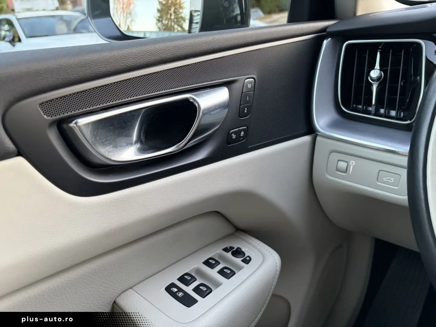 VOLVO XC60 B4 AWD Momentum Pro LEDER   GOOGLE MAPS   K
