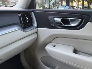 VOLVO XC60 B4 AWD Momentum Pro LEDER   GOOGLE MAPS   K