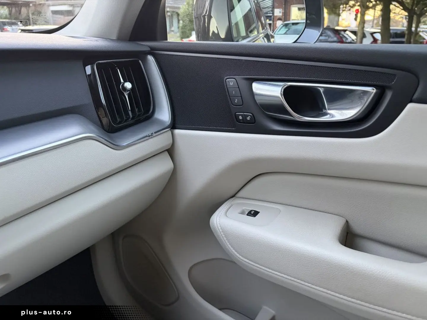 VOLVO XC60 B4 AWD Momentum Pro LEDER   GOOGLE MAPS   K