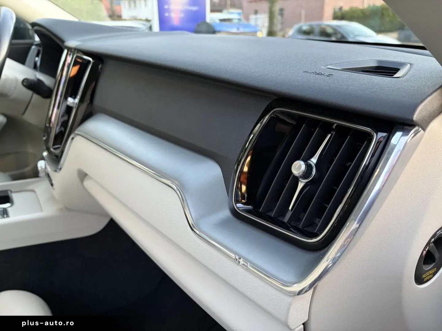 VOLVO XC60 B4 AWD Momentum Pro LEDER   GOOGLE MAPS   K