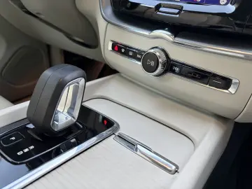 VOLVO XC60 B4 AWD Momentum Pro LEDER   GOOGLE MAPS   K