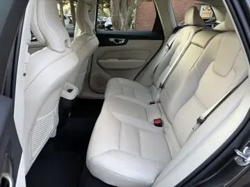 VOLVO XC60 B4 AWD Momentum Pro LEDER   GOOGLE MAPS   K