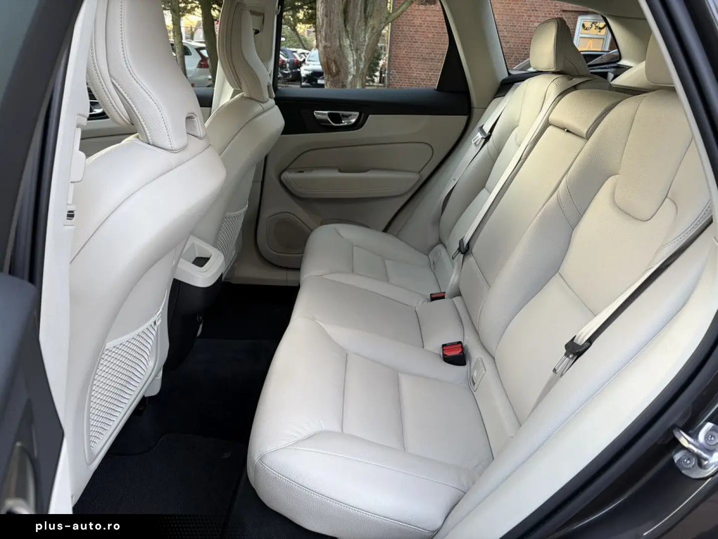 VOLVO XC60 B4 AWD Momentum Pro LEDER   GOOGLE MAPS   K