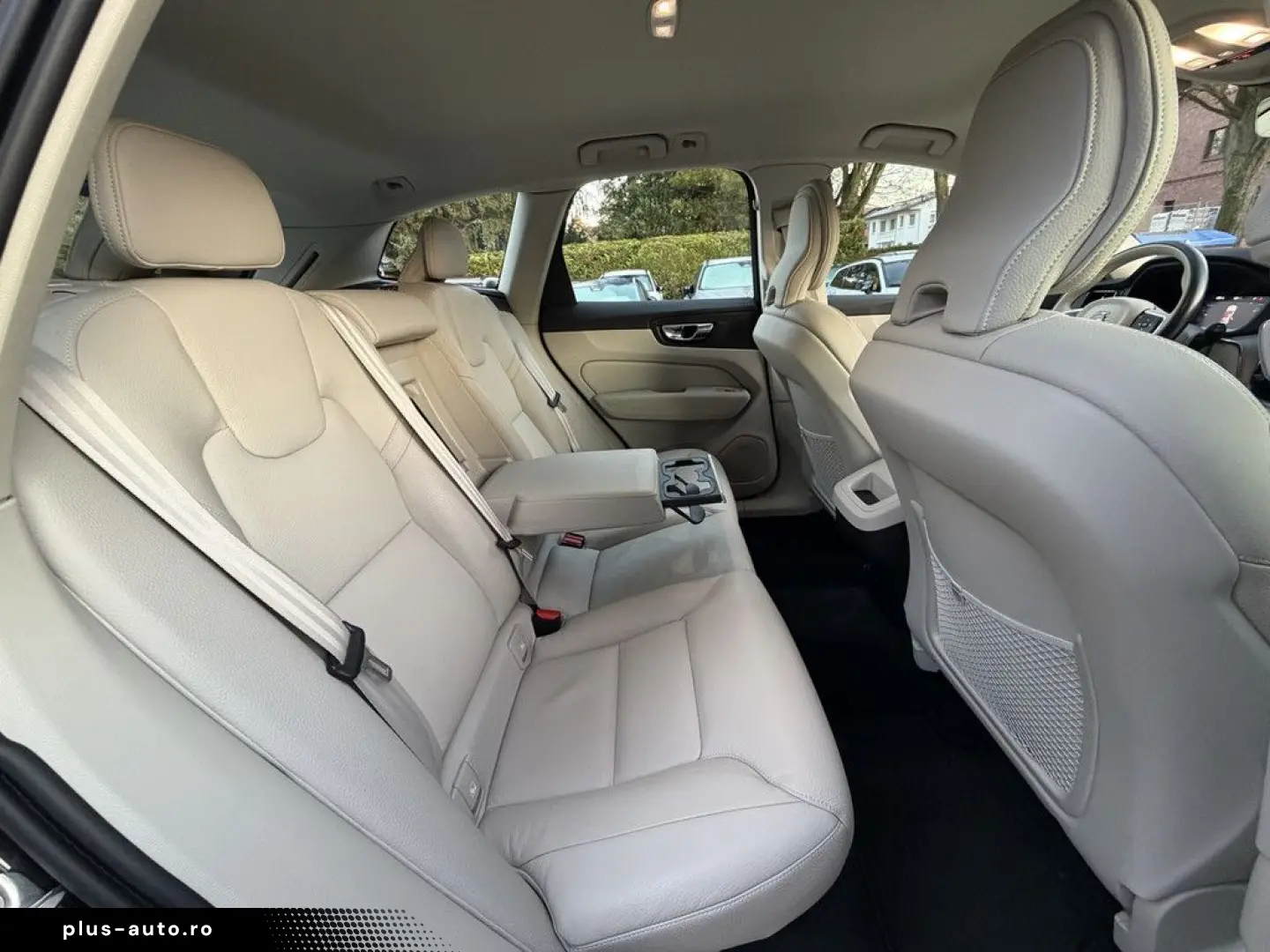 VOLVO XC60 B4 AWD Momentum Pro LEDER   GOOGLE MAPS   K
