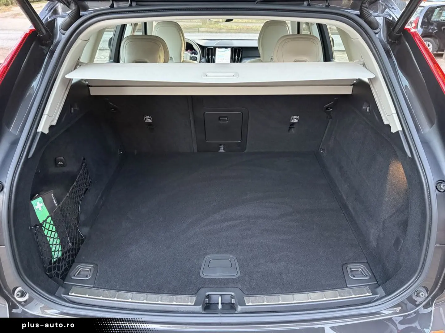 VOLVO XC60 B4 AWD Momentum Pro LEDER   GOOGLE MAPS   K