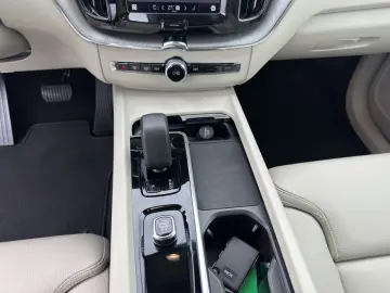 VOLVO XC60 B5 AWD Leder-Beige ACC BLIS