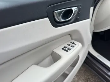 VOLVO XC60 B5 AWD Leder-Beige ACC BLIS