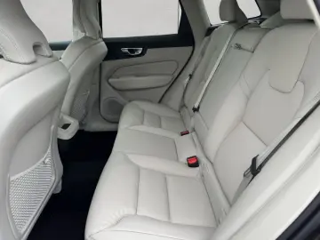VOLVO XC60 B5 AWD Leder-Beige ACC BLIS