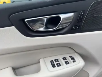 VOLVO XC60 B5 B AWD Core  Leder  Driver Assistance