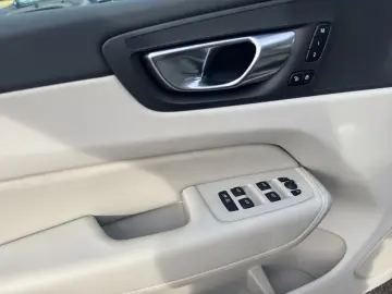 VOLVO XC60 B5 AWD Aut Leder-Beige Voll-LED 19'&…