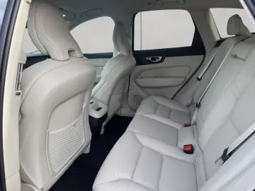 VOLVO XC60 B5 AWD Aut Leder-Beige Voll-LED 19'&…