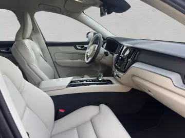 VOLVO XC60 B5 AWD Aut Leder-Beige Voll-LED 19'&…